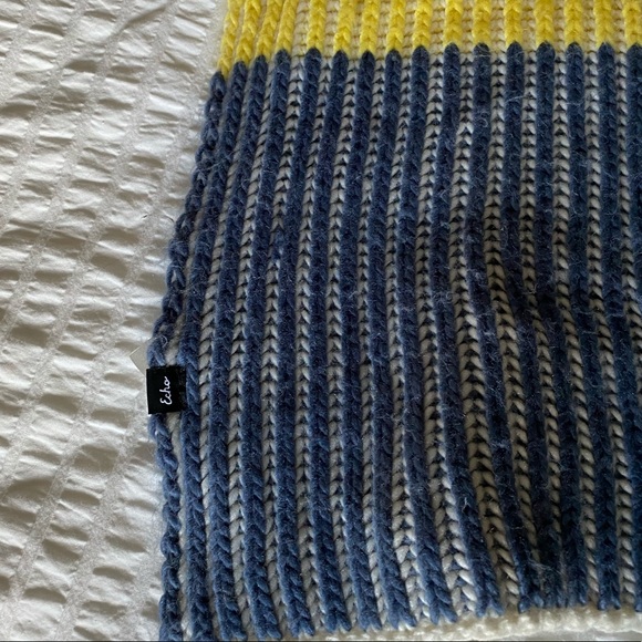 Scarf- Echo - Picture 3 of 3